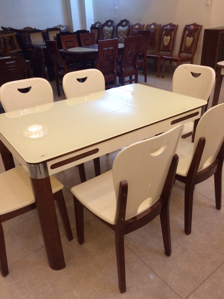 Bàn ăn hiện đại