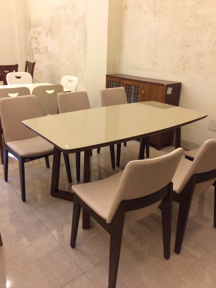 BÀN ĂN HIÊN ĐẠI