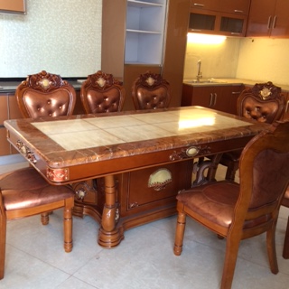 Ban ăn tân cô điên